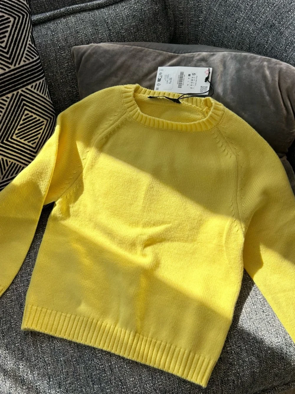 Zara Bright Yellow Crewneck Knit Sweater - Picture 3 of 3